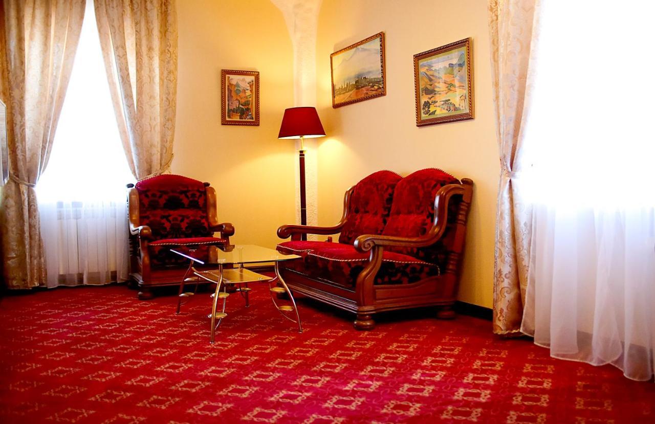 Hotel Kilikiya Uzhhorod Exterior photo